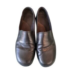 Clarks Bendables, size 8.5, leather slip on loafers/shoes, Dark brown